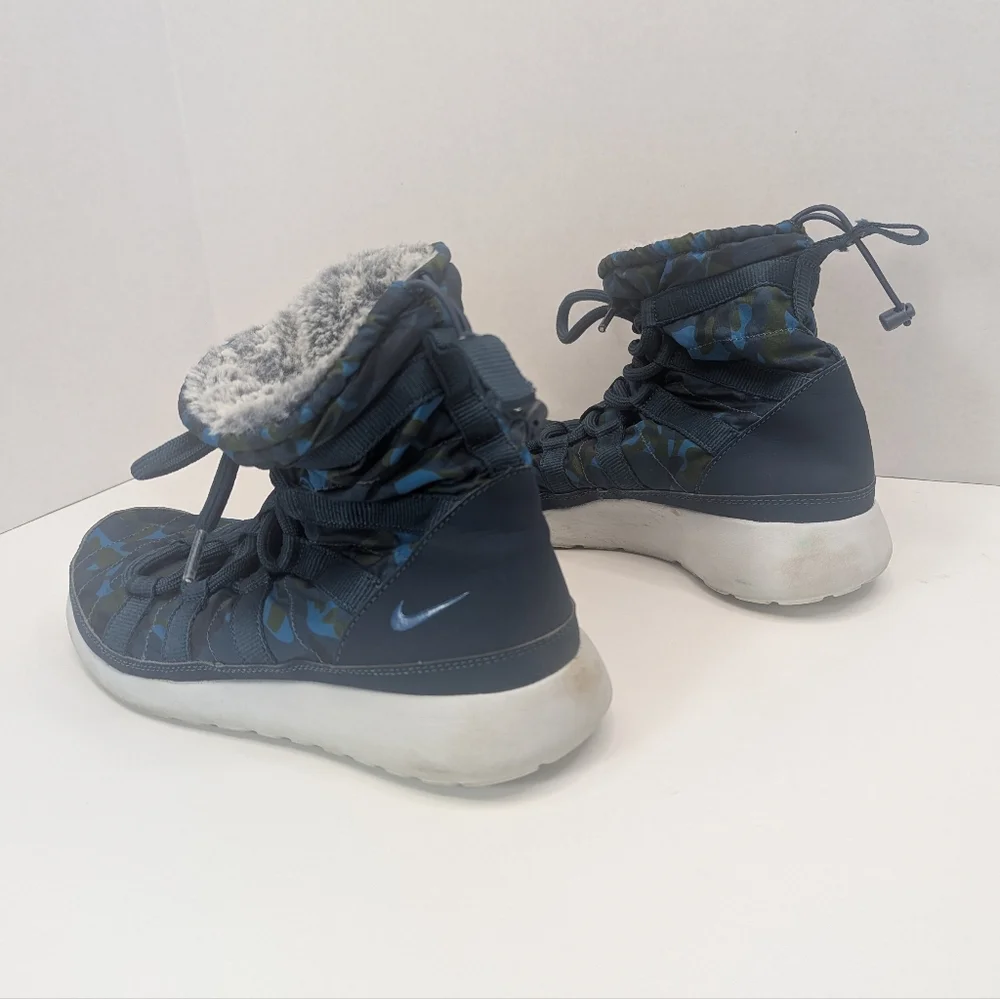 NIKE Women Roshe One Hi Print Sneaker Boot in Squadron Blue Sz 8.5 - Picture 8 of 11